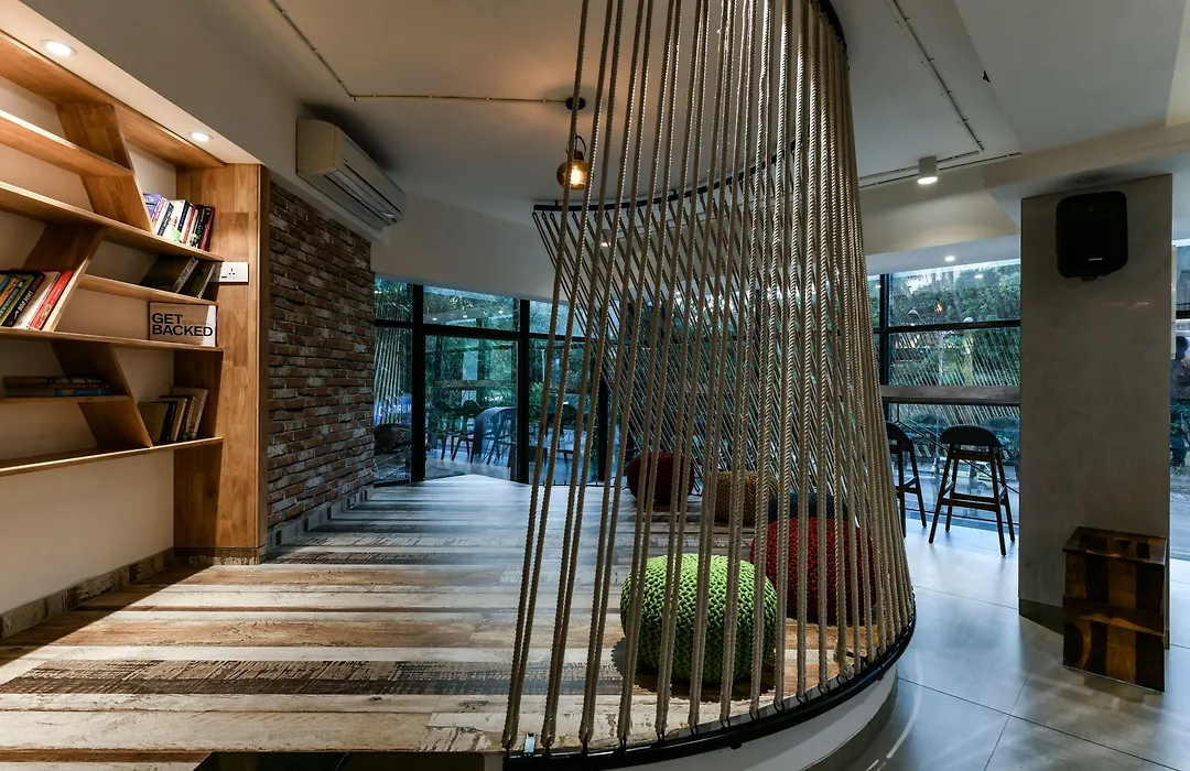 Indie Stays, Bkc-1